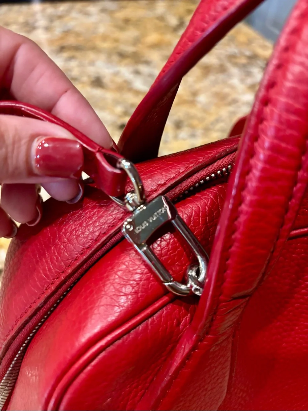 Authentic, gorgeous, Louis Vuitton Dora Soft BB in Taurillon Leather - Picture 4 of 10